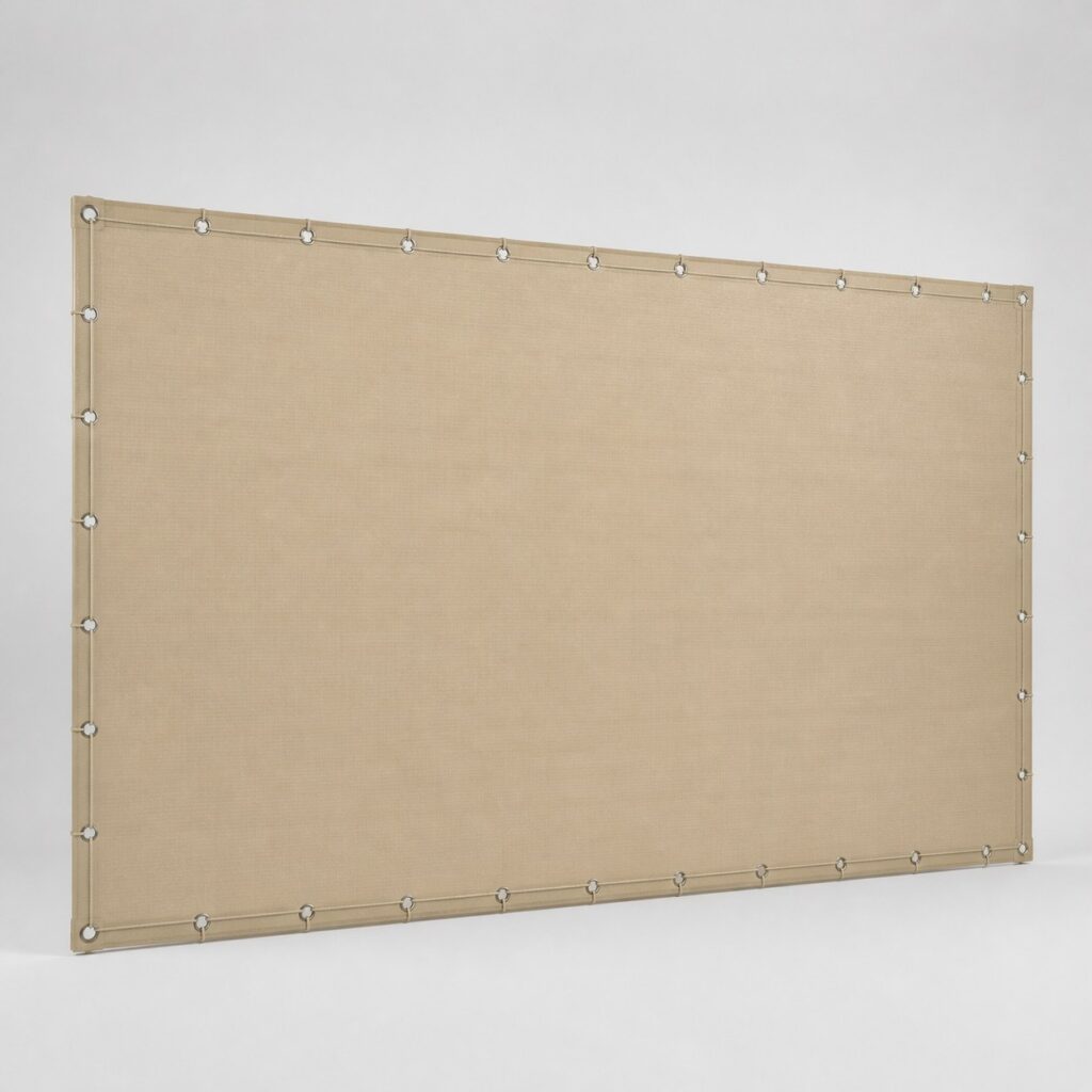 Toile brise-vue beige à œillets sertis sur fond neutre