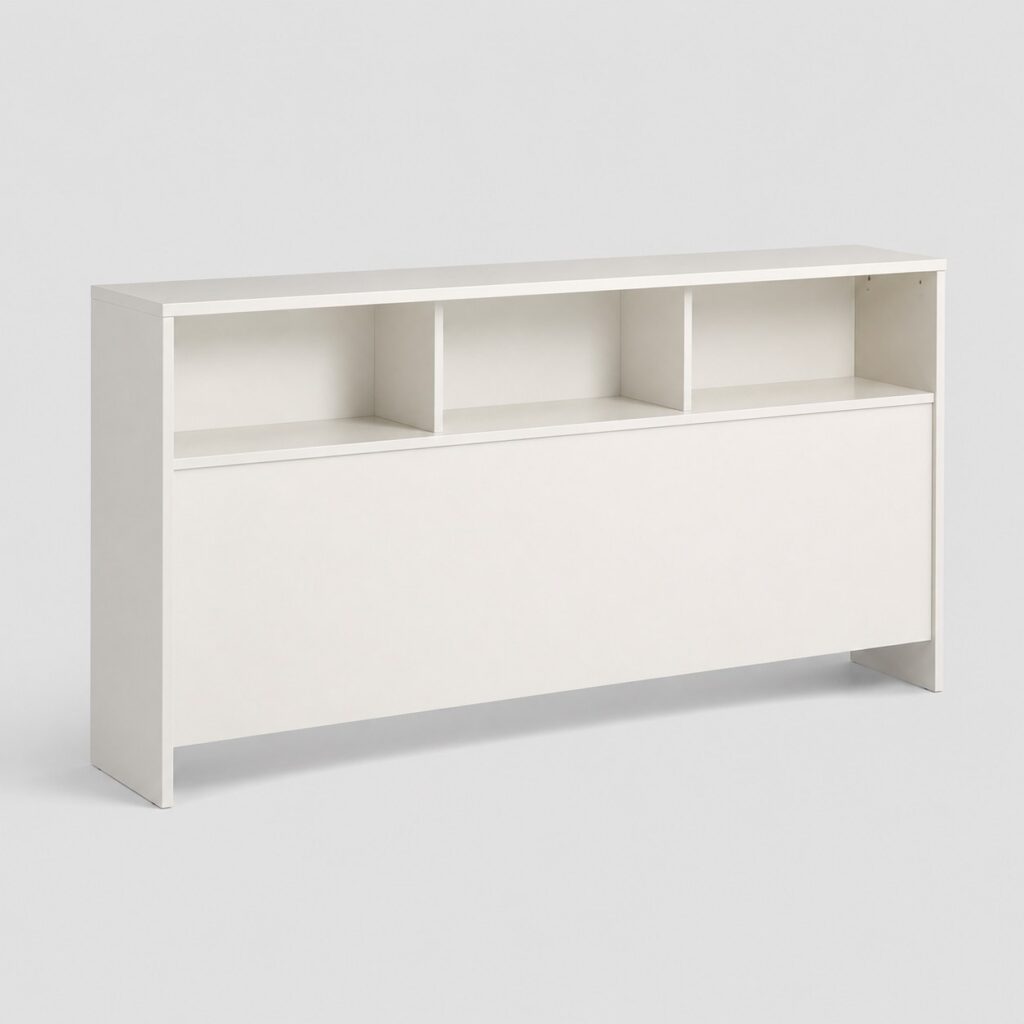 Tête de lit caisson à niches ouvertes blanc cassé sur fond gris clair